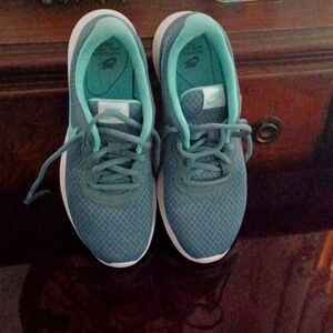 Women's shoes size 9